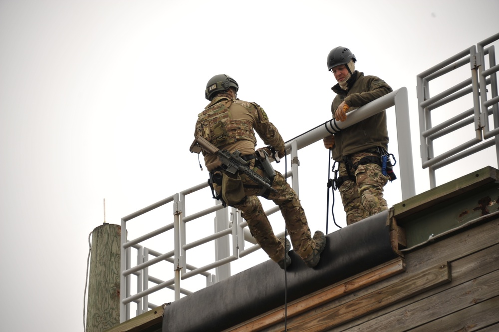 FBI SWAT TEAM RAPPELS AT FORT MCCOY