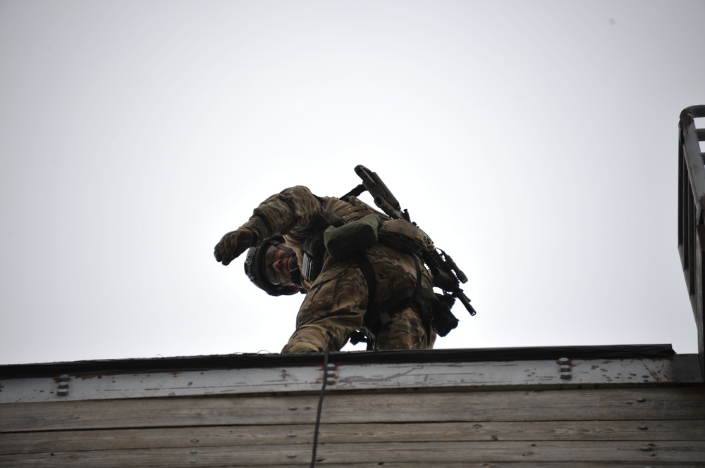 FBI SWAT TEAM RAPPELS AT FORT MCCOY