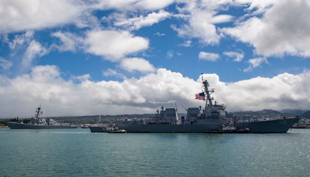 USS Michael Murphy returns, USS Chafee leaves