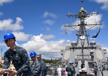 USS Wayne E. Meyer and USS Lake Champlain Arrive in Hawaii