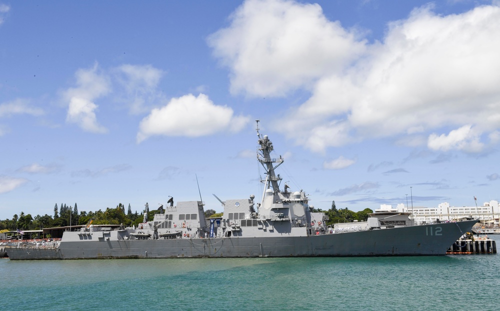 USS Wayne E. Meyer Arrives in Hawaii