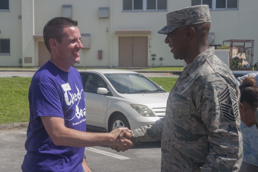 18th CMSAF visits 18th Wing