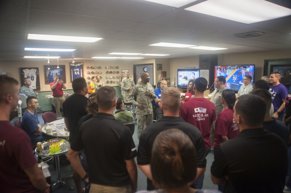 18th CMSAF visits 18th Wing