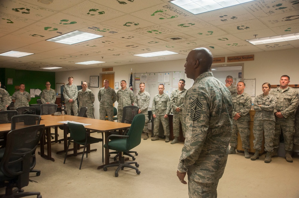 18th CMSAF visits 18th Wing