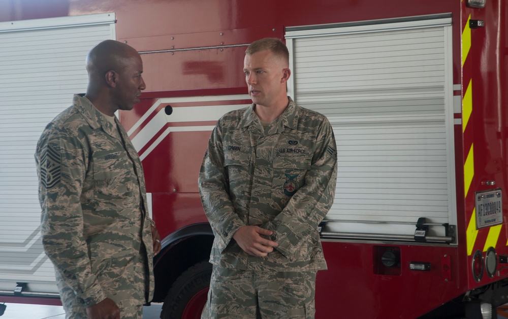 18th CMSAF visits 18th Wing