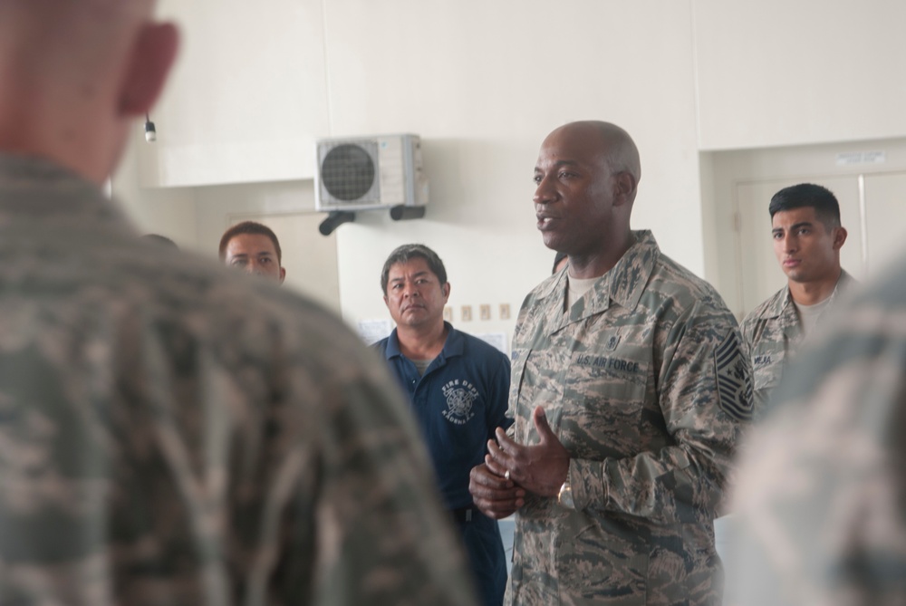 18th CMSAF visits 18th Wing