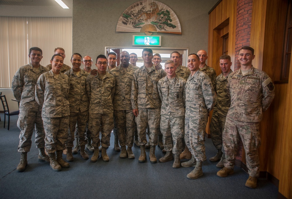 18th CMSAF visits 18th Wing