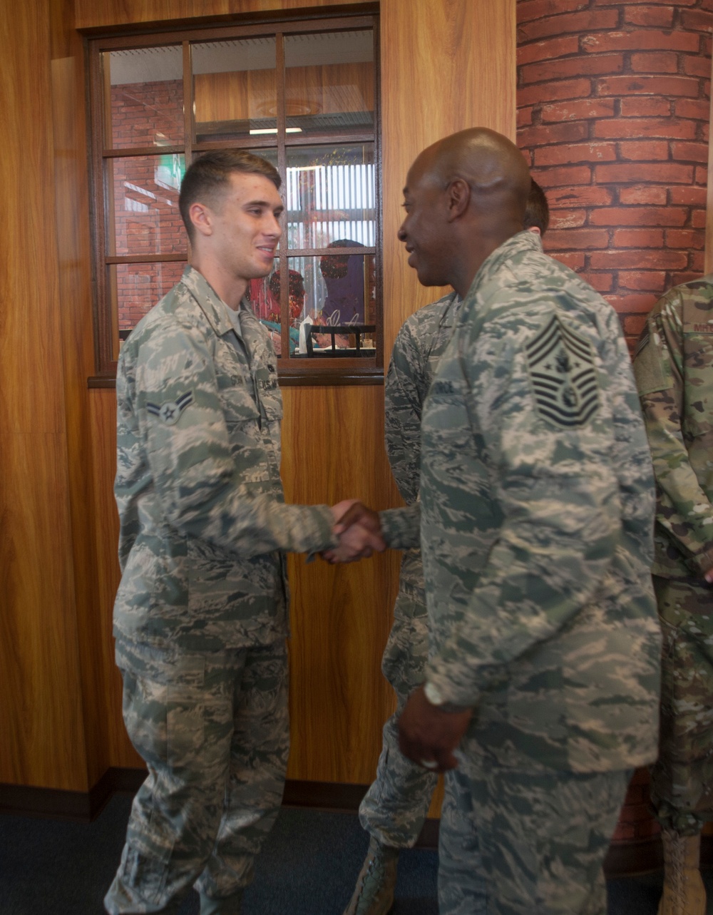 18th CMSAF visits 18th Wing