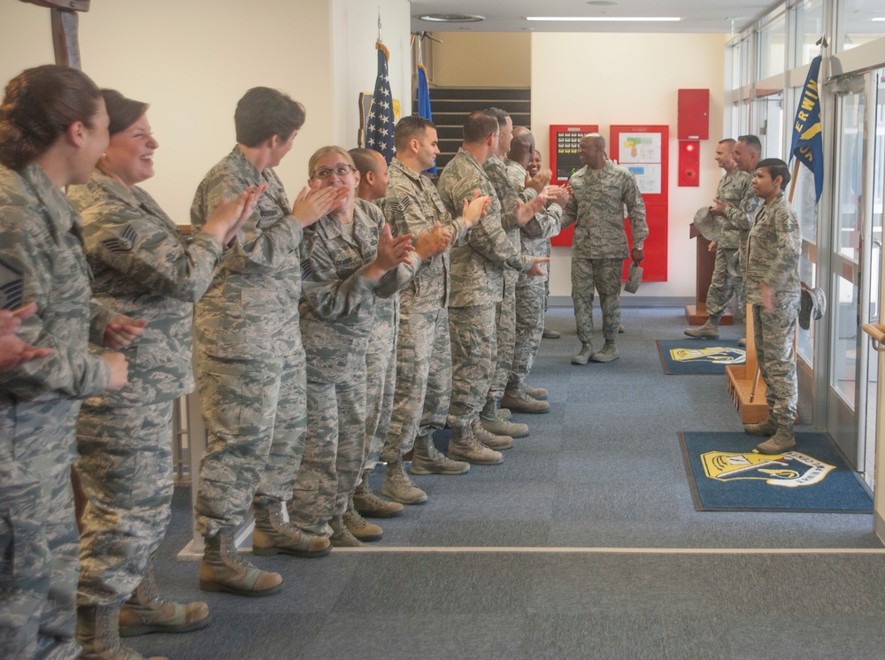 18th CMSAF visits 18th Wing