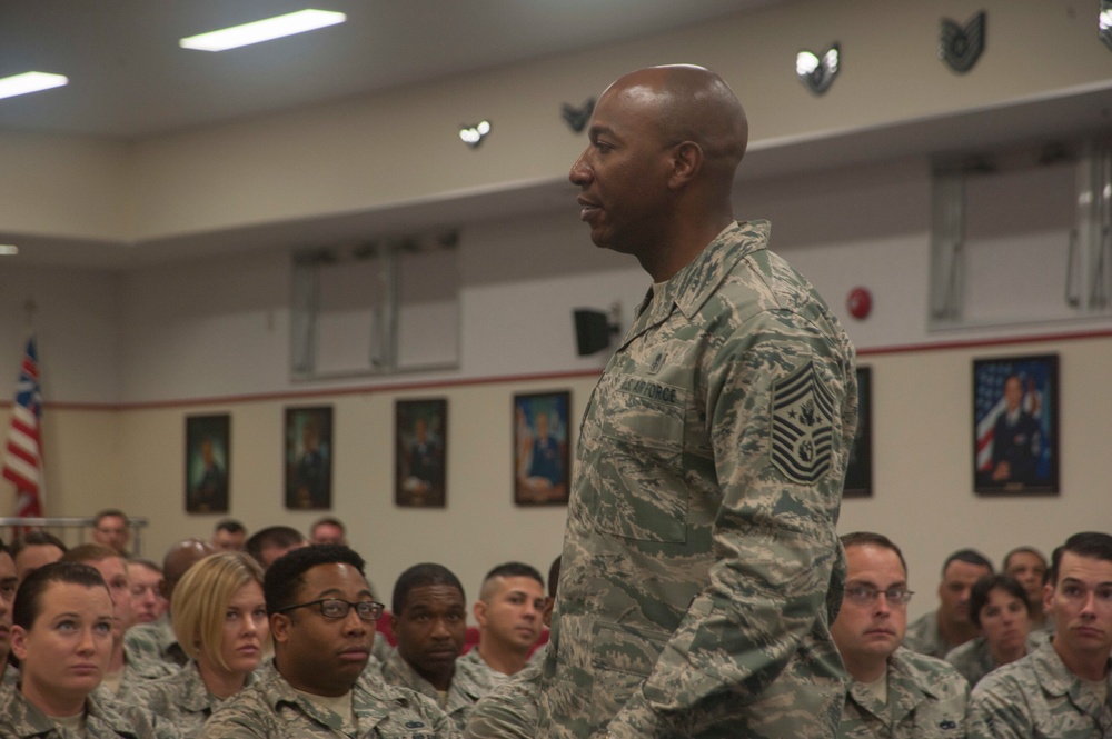 18th CMSAF visits 18th Wing