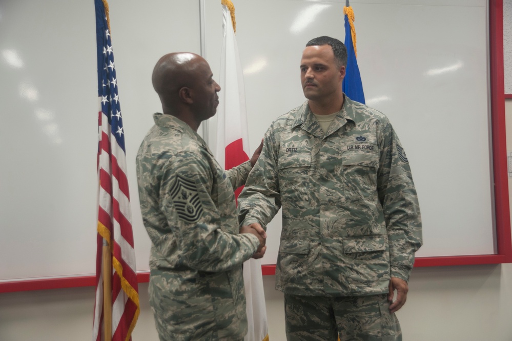 18th CMSAF visits 18th Wing