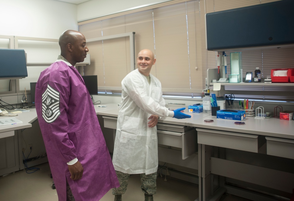 18th CMSAF visits 18th Wing