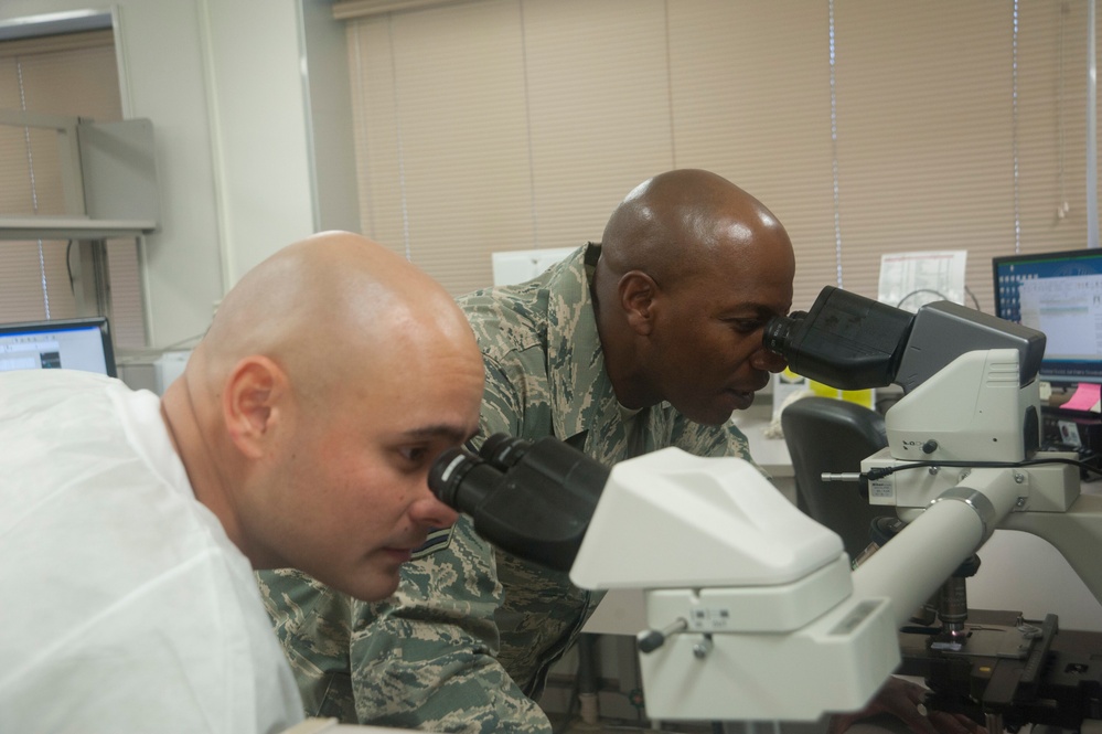 18th CMSAF visits 18th Wing