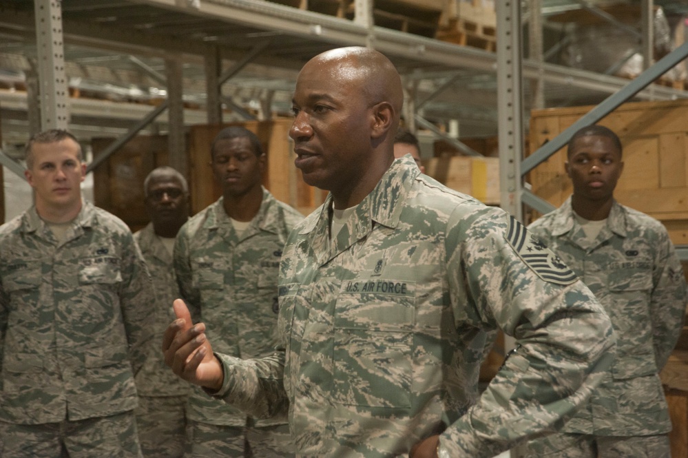 18th CMSAF visits 18th Wing