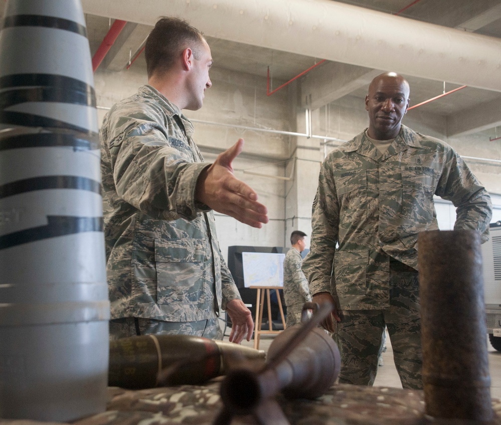 18th CMSAF visits 18th Wing