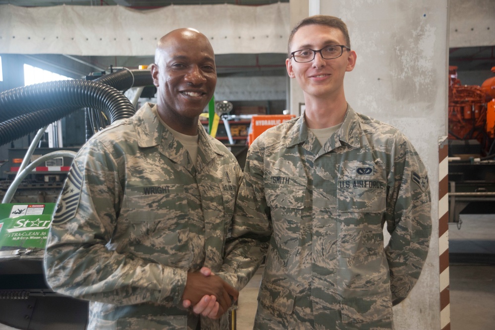 18th CMSAF visits 18th Wing