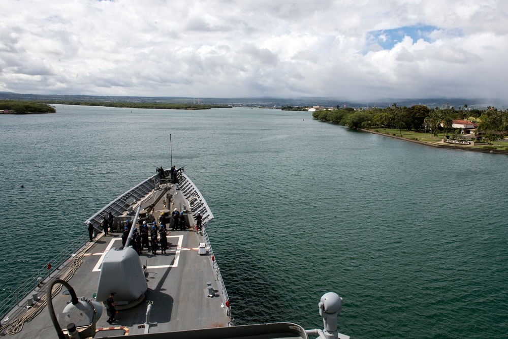 USS Lake Champlain Pulls into Joint Base Pearl Harbor-Hickam