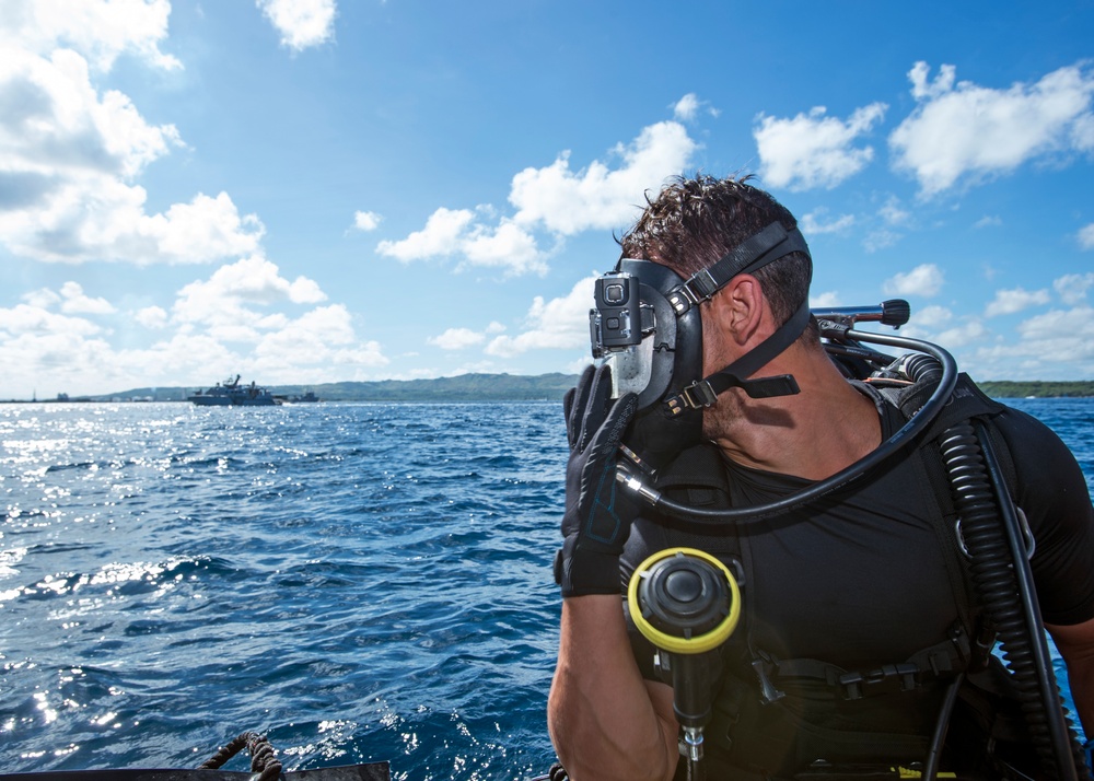 Canadian Divers at Western Pacific Naval Symposium Diving Exercise