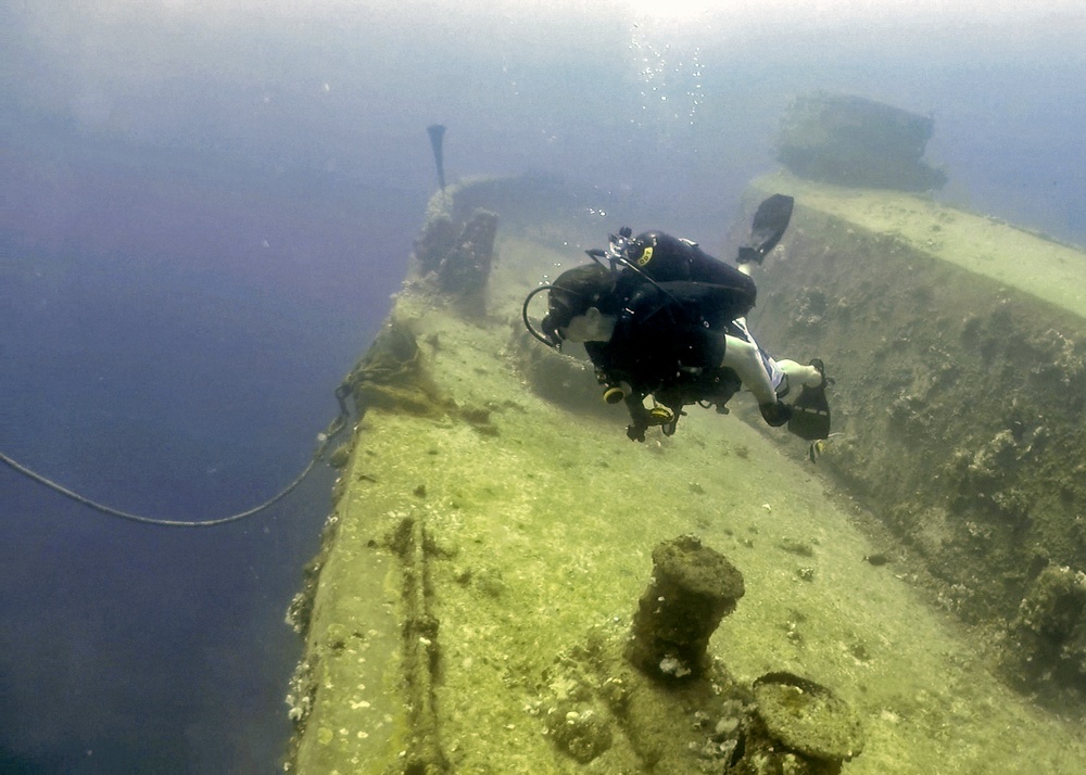 Canadian Divers at Western Pacific Naval Symposium Diving Exercise