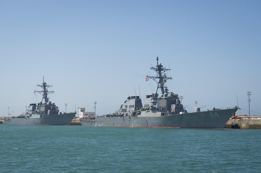 170613-N-FQ994-115