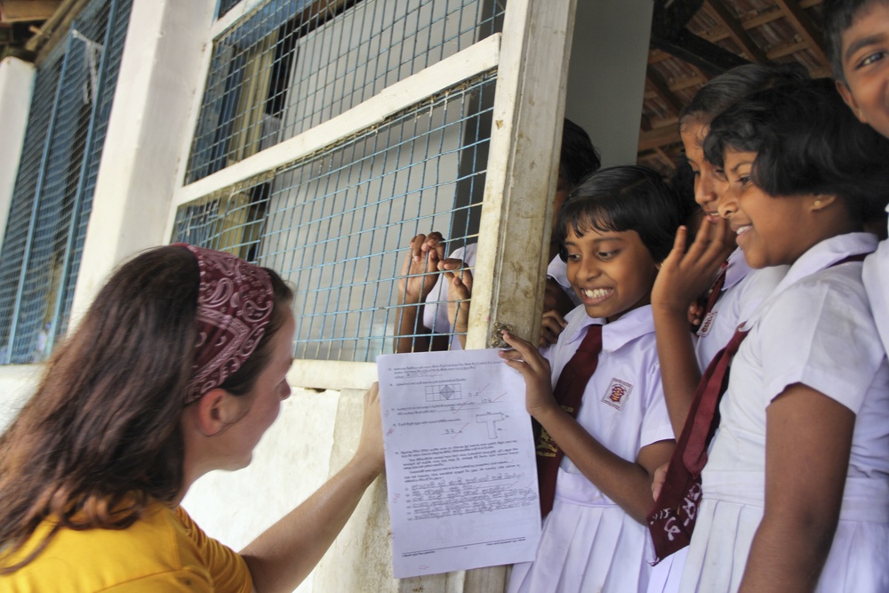 USS Lake Erie (CG 70) Sailors assist in Galle