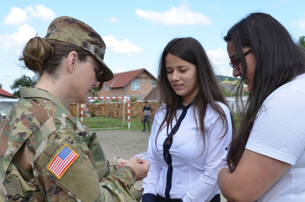 US, Romanian forces welcomed by students