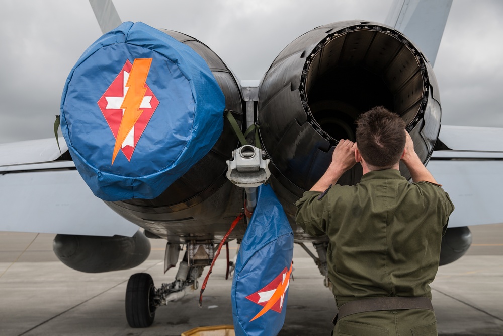 Red Flag-Alaska VMFA-251 F/A-18 Hornet Maintenance