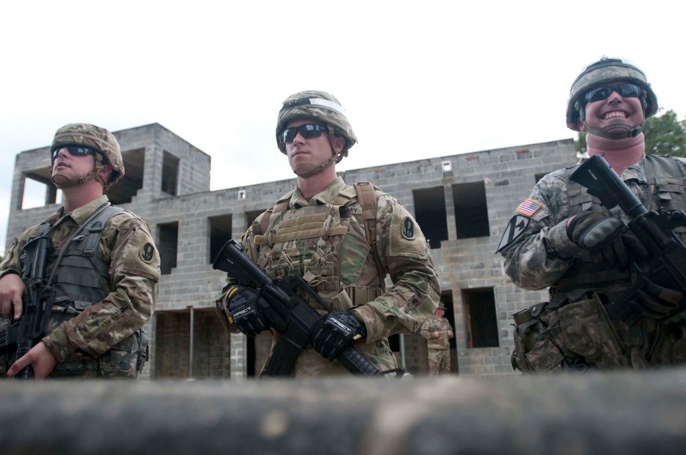 Drill Sergeants Demonstrate Lanes