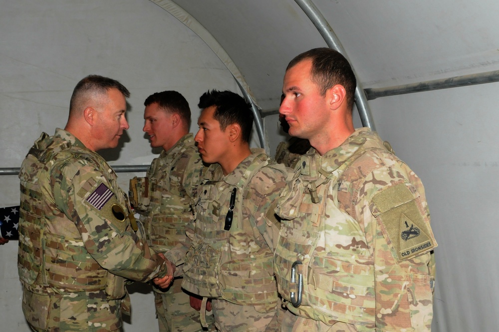 Brig. Gen. John Epperly, the deputy commander of Task Force Spartan, visits Soldiers of the 3rd Brigade, 1st Armored Brigade Combat Team at Udarri Range Complex, Kuwait. (Photo by U.S. Army Sgt. Kelly Gary, 29th Infantry Division)