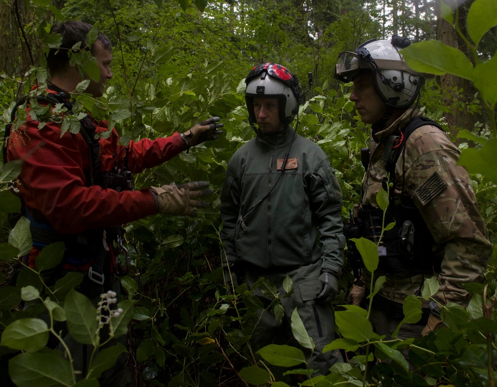 NASWI SAR Rappel Rescue Training