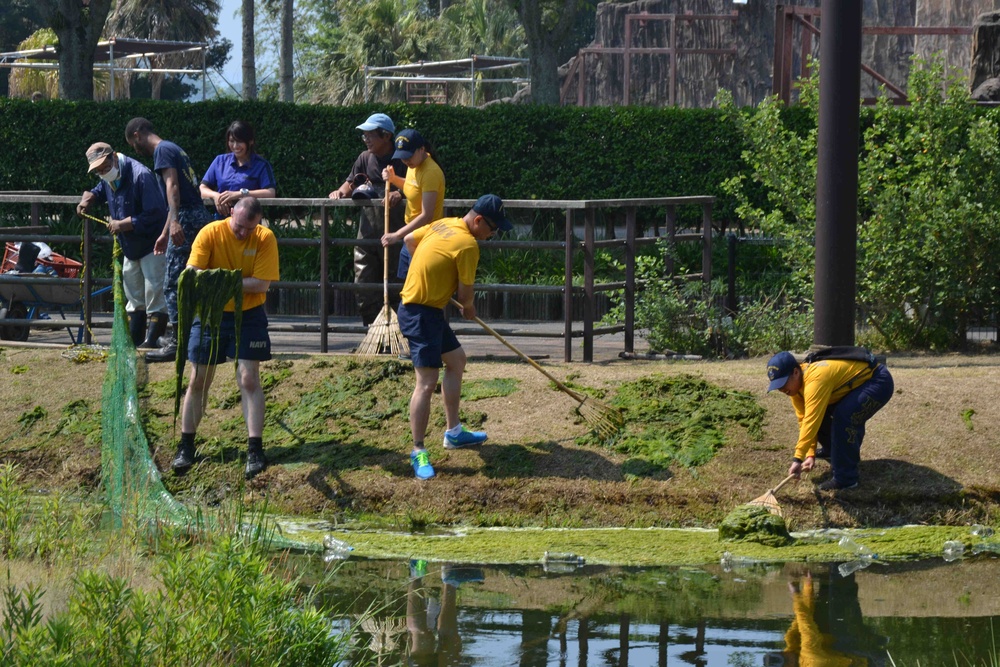 Sailors work with the Sasebo community to clean a zoo