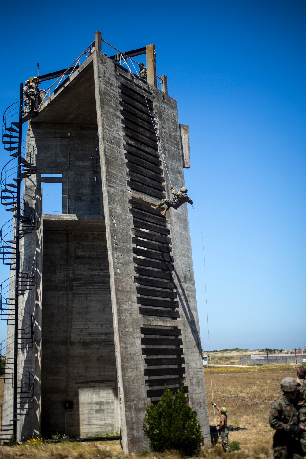 SPMAGTF-CR-AF Marines Train With Portuguese Paratroopers