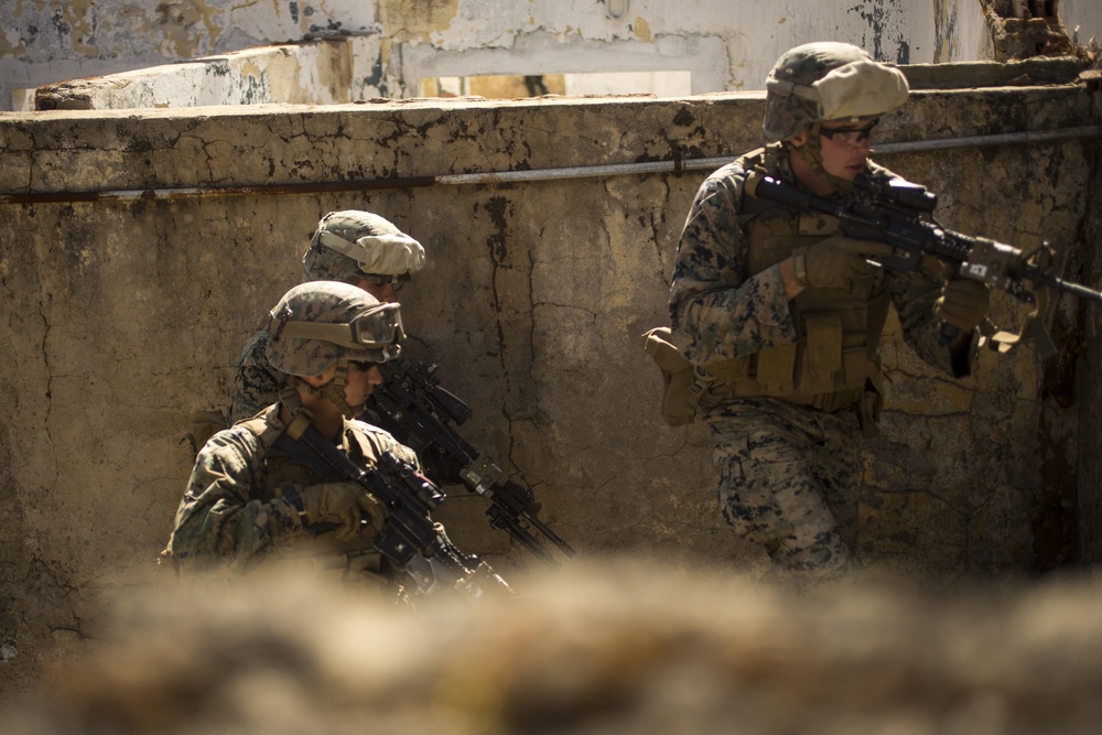 SPMAGTF-CR-AF Marines Train With Portuguese Paratroopers