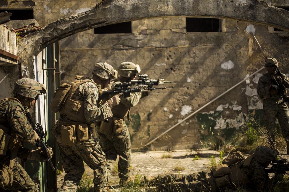 SPMAGTF-CR-AF Marines Train With Portuguese Paratroopers