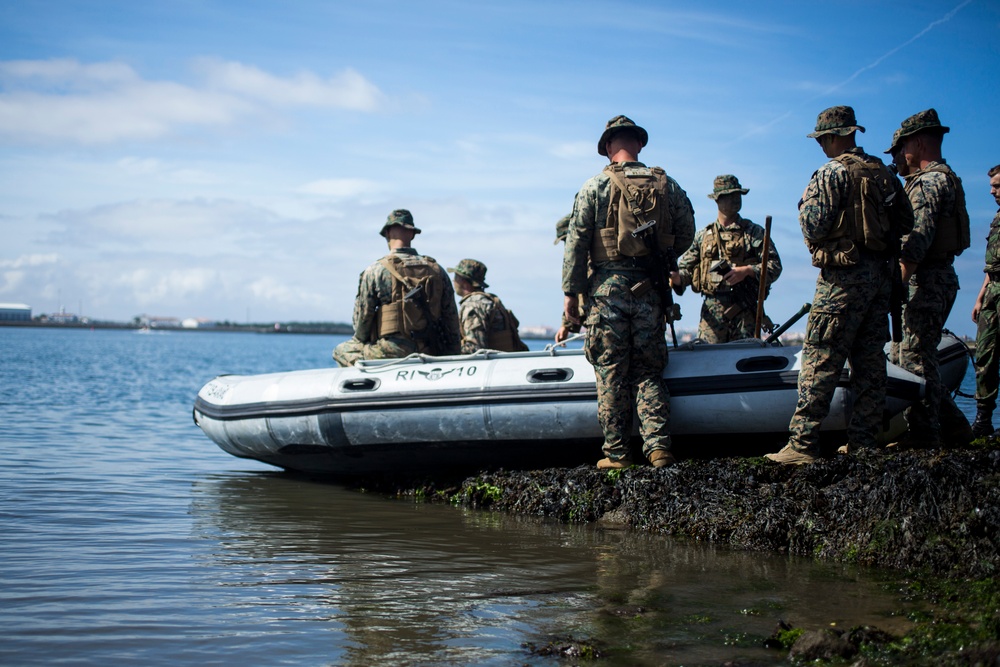 SPMAGTF-CR-AF Marines Train With Portuguese Paratroopers