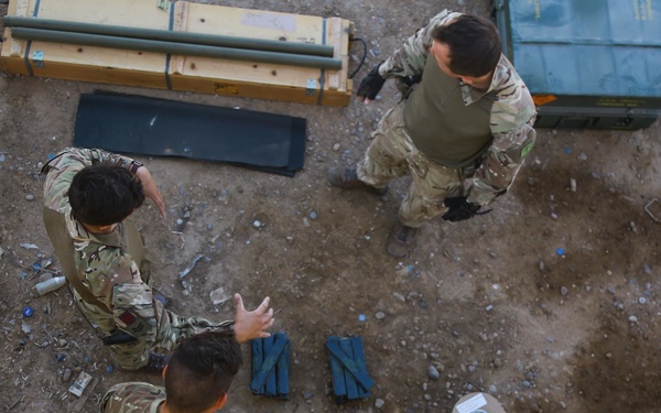 Iraqi Security Forces Breach Training