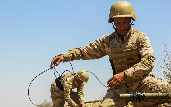 Iraqi Security Forces Breach Training