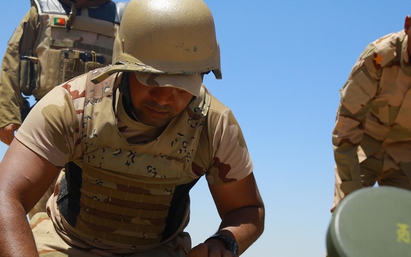 Iraqi Security Forces Breach Training