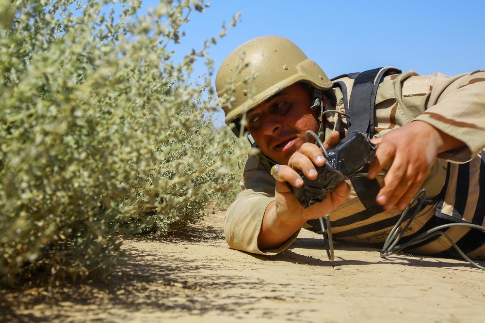 Iraqi Security Forces Breach Training