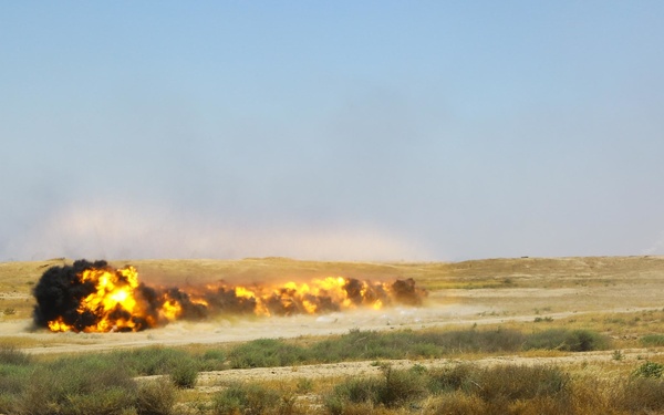Iraqi Security Forces Breach Training