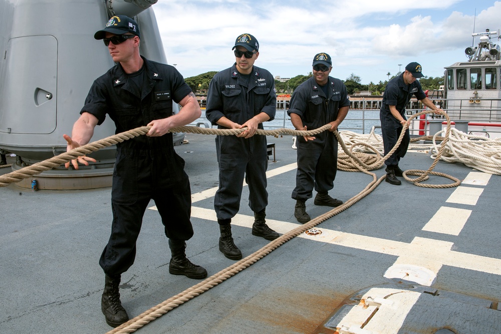 USS Lake Champlain (CG 57) Departs Joint Base Pearl Harbor-Hickam