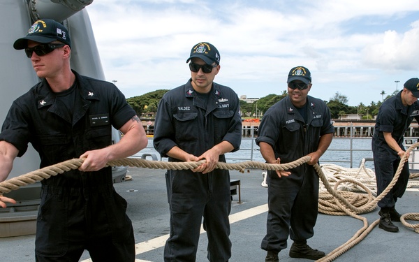 USS Lake Champlain (CG 57) Departs Joint Base Pearl Harbor-Hickam