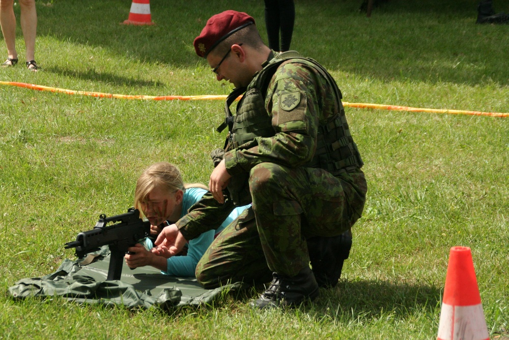 Static Display entertains and shows NATO solidarity