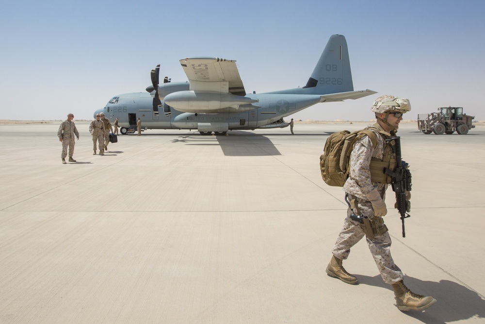 CMC Visits Marines in Iraq