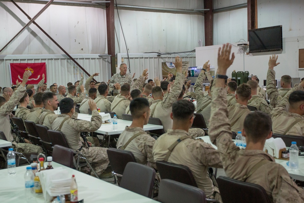 CMC Visits Marines in Iraq