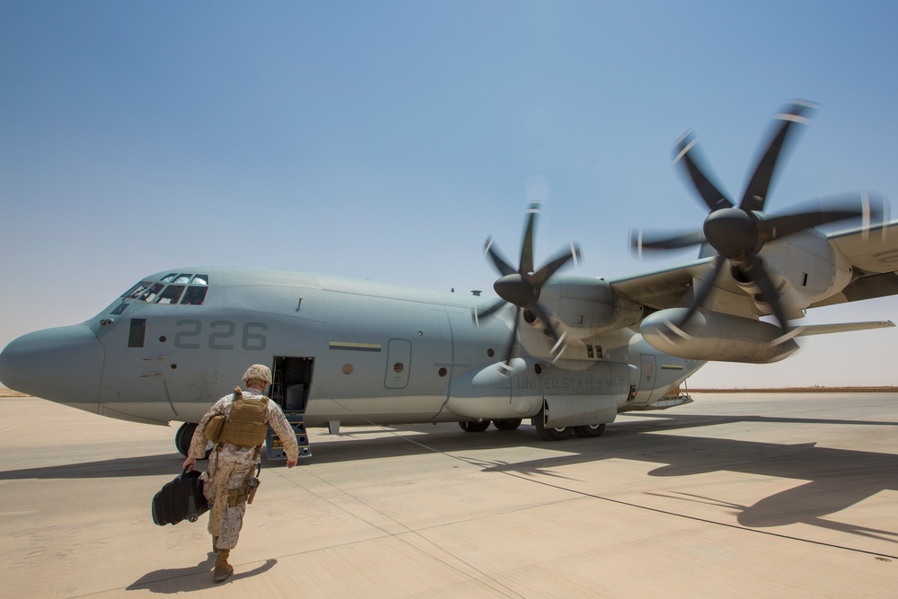 CMC Visits Marines in Iraq