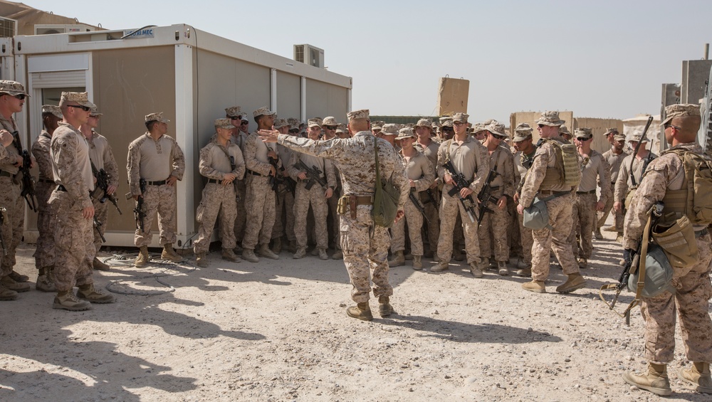 CMC Visits Marines in Iraq