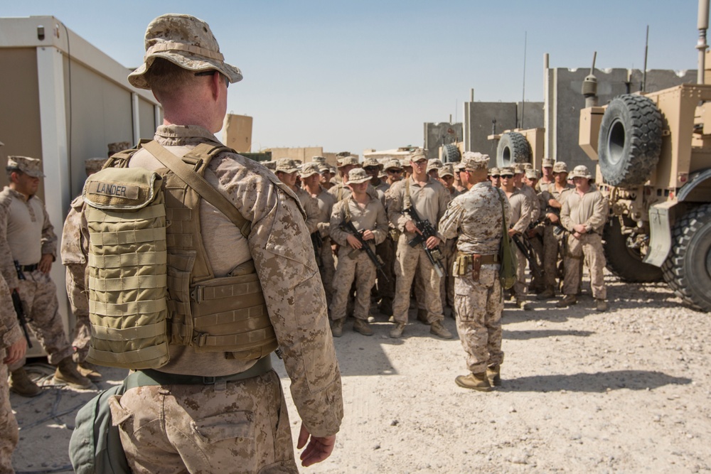 CMC Visits Marines in Iraq