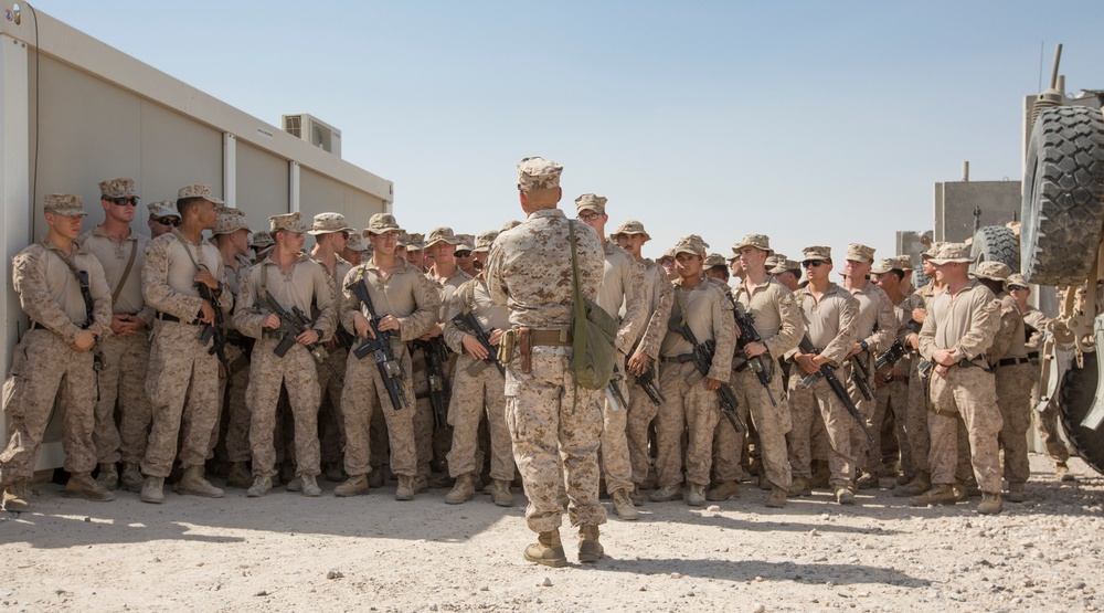 CMC Visits Marines in Iraq