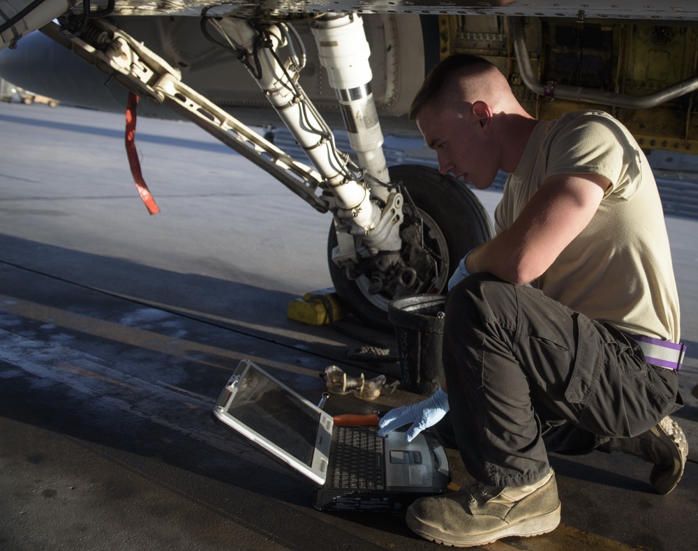 Maintainers keep the fighting falcons airborne